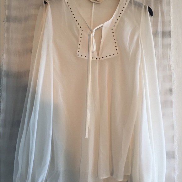 Designer fashion.See all details:poshmark.ca/closet/webzy. Unique and el… - Picture 11 of 15